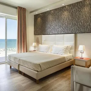 Kursaal - Fronte Mare Con Piscina Hotel